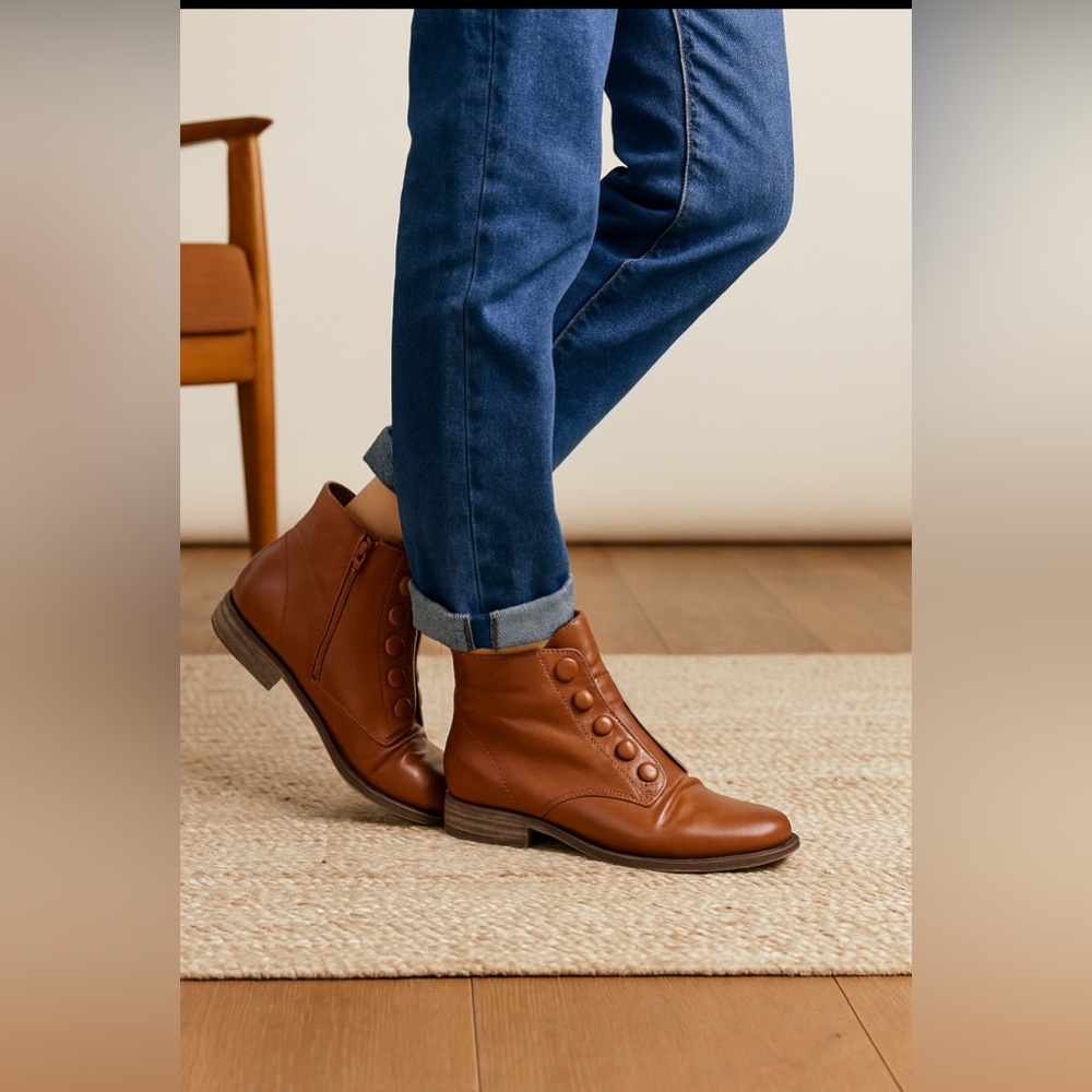 Miz Mooz Leather Ankle Booties in Brandy Colour, 5 buttons